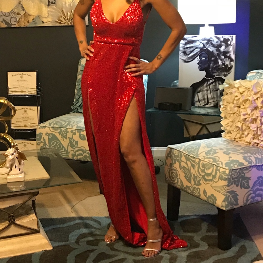 Beautiful red sequins gown!!! Dress is beautiful